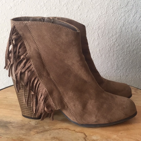 qupid fringe boots